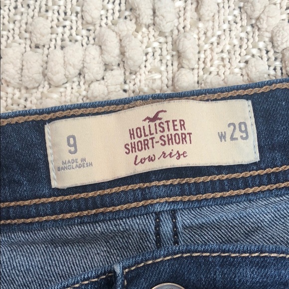 Hollister size 9 low rise shorts - Picture 3 of 3